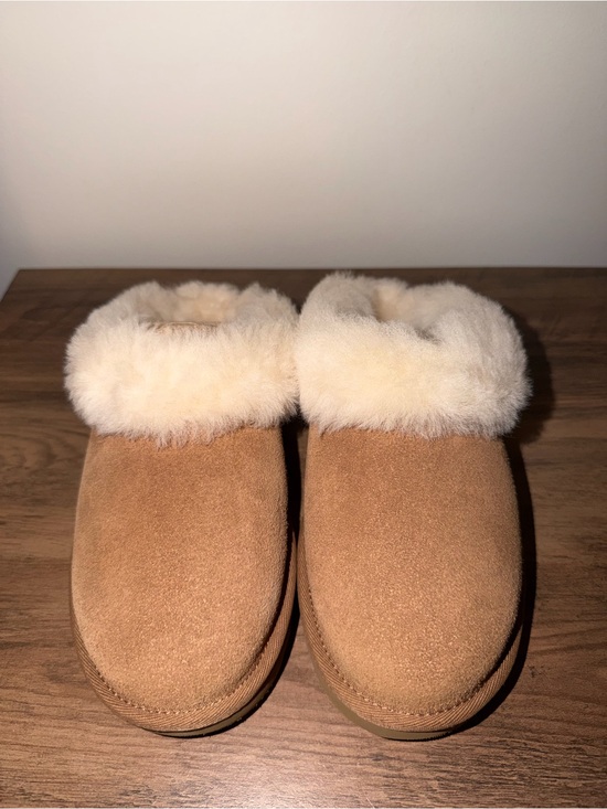 UGG Shoes - UGG chestnut slippers
